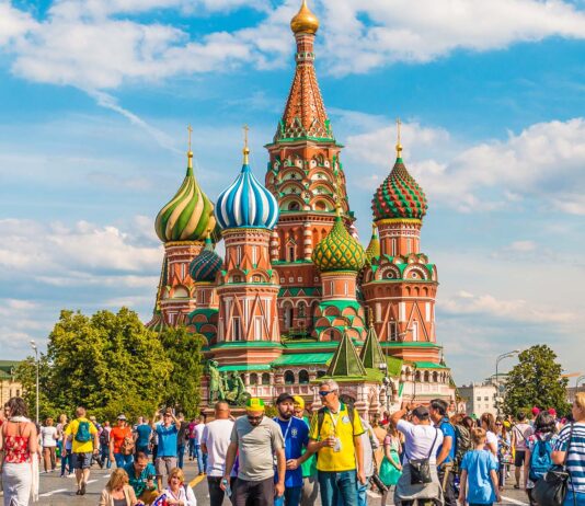 Experience the Magic of the Northern Lights with Exclusive Russia Tour Packages