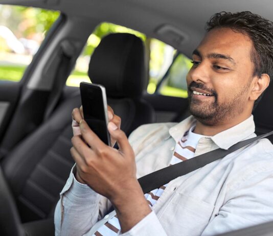 Explore the City Comfortably with Trusted Taxi Ahmedabad Services